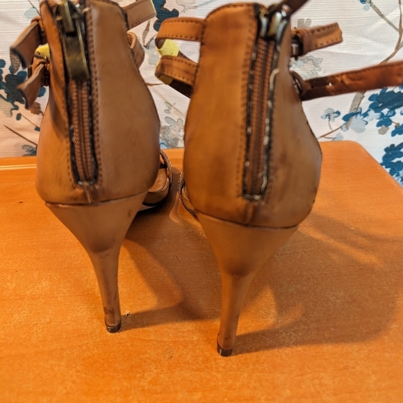 MIA Women's Brown and Yellow Courts - Picture 7 of 7